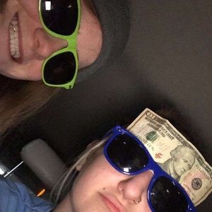 Meet your Posher, Chloe